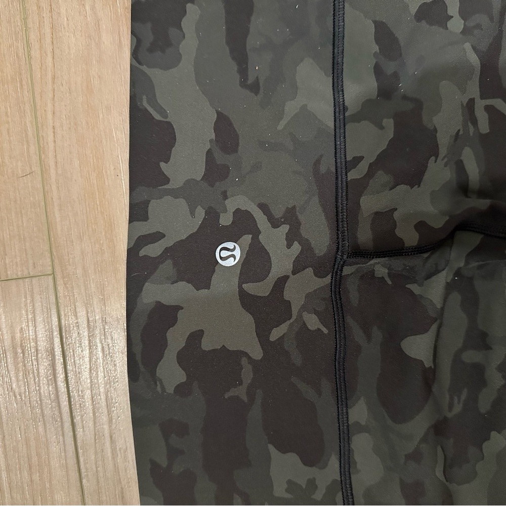 lululemon athletica Green and Black Camo High-Waisted Leggings Size 8 - Picture 4 of 5
